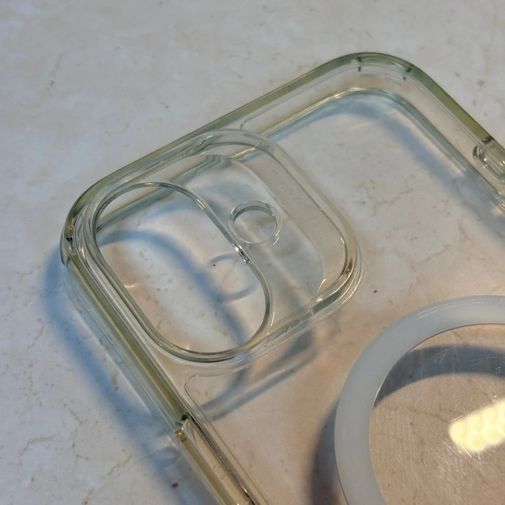 ESR HaloLock Magnetic‎ Case iPhone 16 Plus Clear MagSafe Compatible Shockproof